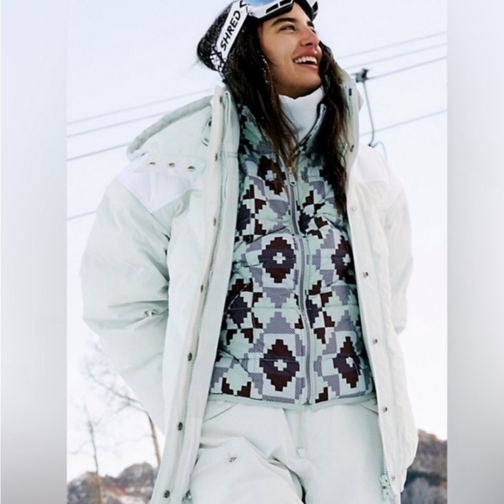 NWT Free People Movement Around The Block Ski Puffer Jacket Size Medium - Picture 3 of 17